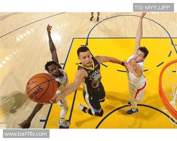 库里神奇三分绝杀，勇士险胜奇才